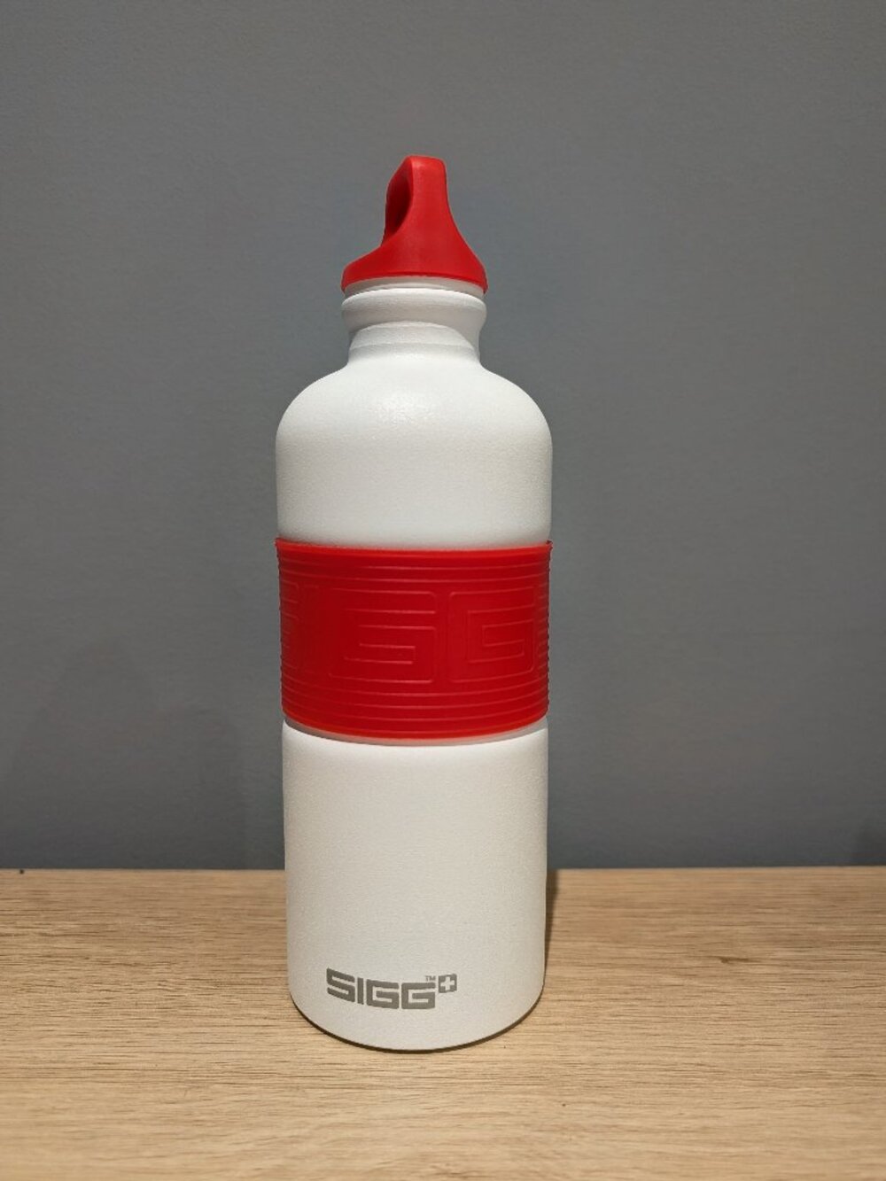 NWT SIGG CYD Pure Touch Aluminum Water Bottle White Red Swiss Made